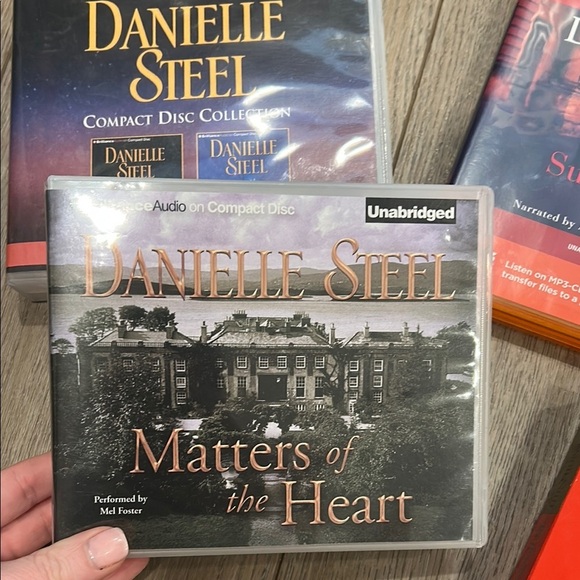 Bundle-7 Danielle Steel Audiobook CDs- Suspects, The Right Time, Betrayal, Rogue - Picture 8 of 16